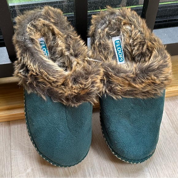 Floopi Teal Slippers with Fur ~ Medium Sizes 7-8 - Picture 2 of 9